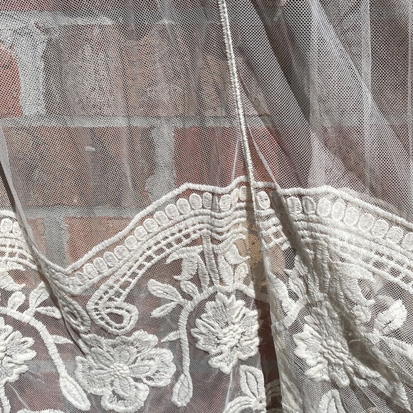 Woman’s lace beach cover up or dressing gown size xxl - Picture 6 of 13